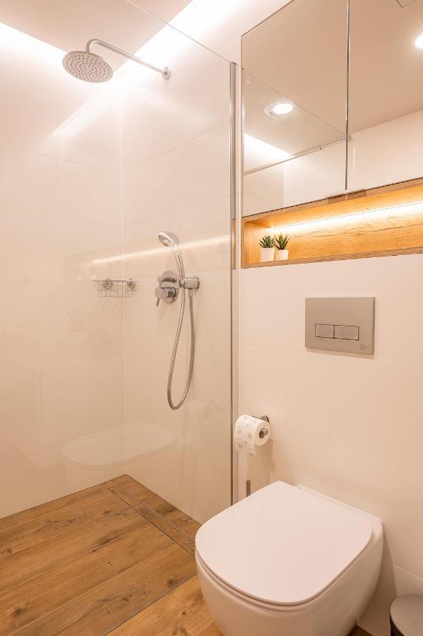 Pinea Sky Premium Apartament Z Widokiem Na Morze Ze Spa I Basenem Przy Plazy ポビエロボ エクステリア 写真