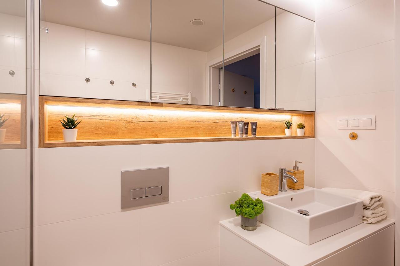 Pinea Sky Premium Apartament Z Widokiem Na Morze Ze Spa I Basenem Przy Plazy ポビエロボ エクステリア 写真