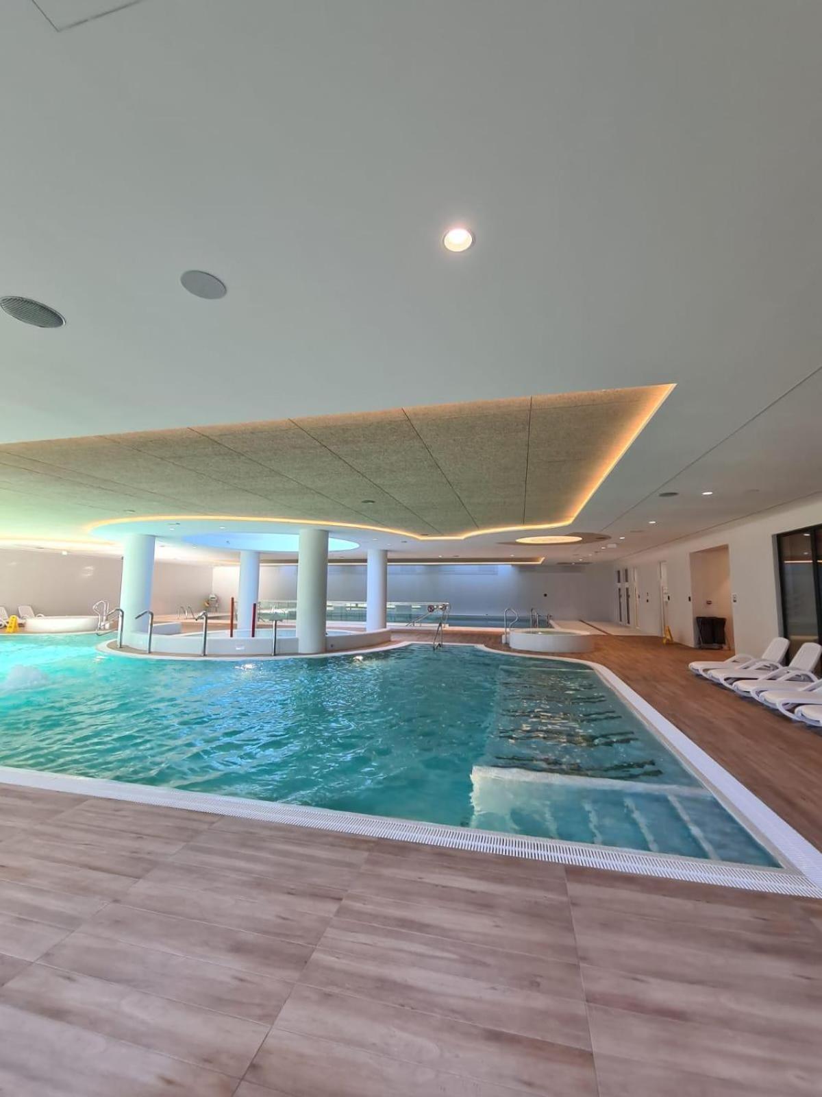 Pinea Sky Premium Apartament Z Widokiem Na Morze Ze Spa I Basenem Przy Plazy ポビエロボ エクステリア 写真